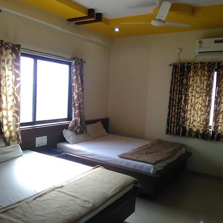 Sri Sai Sannidhi Hotel Ширди Екстериор снимка