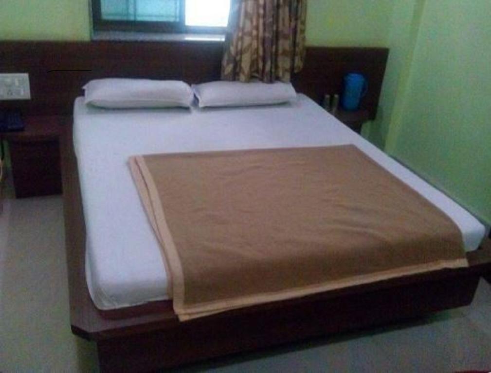 Sri Sai Sannidhi Hotel Ширди Екстериор снимка